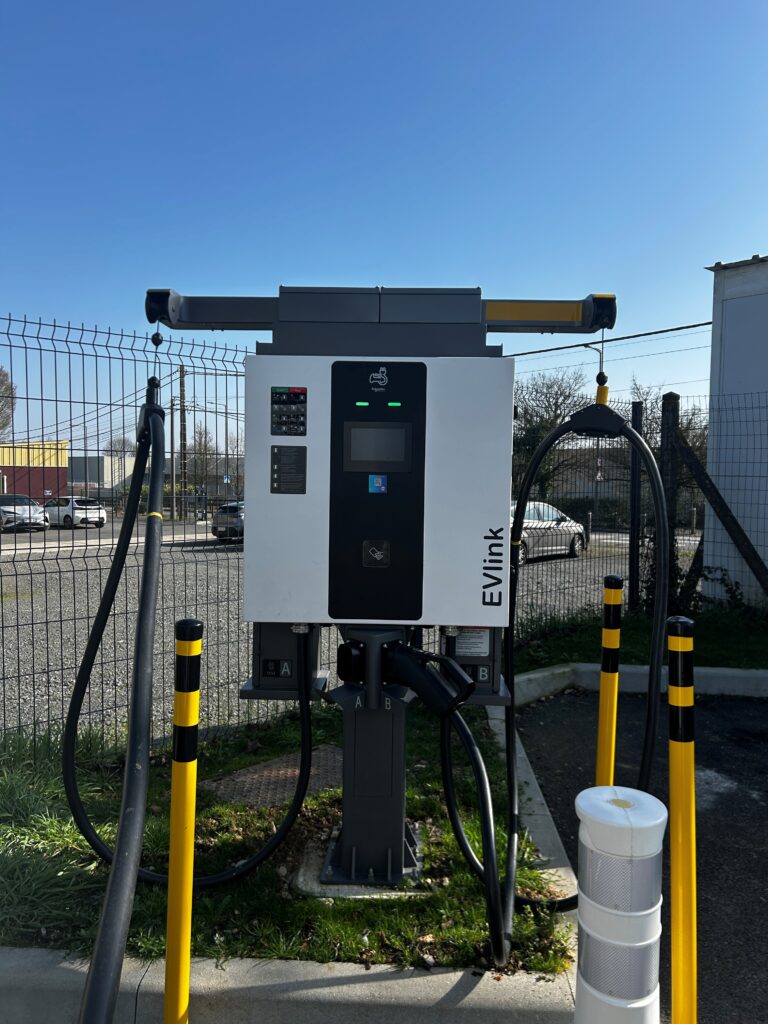 Borne pour les cars 100% électriques.